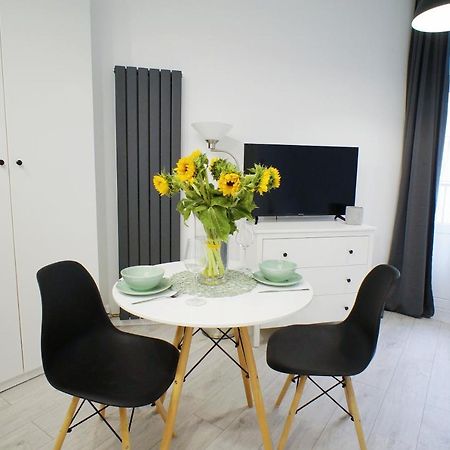 קטוביץ Modern Apartment In The City Center מראה חיצוני תמונה