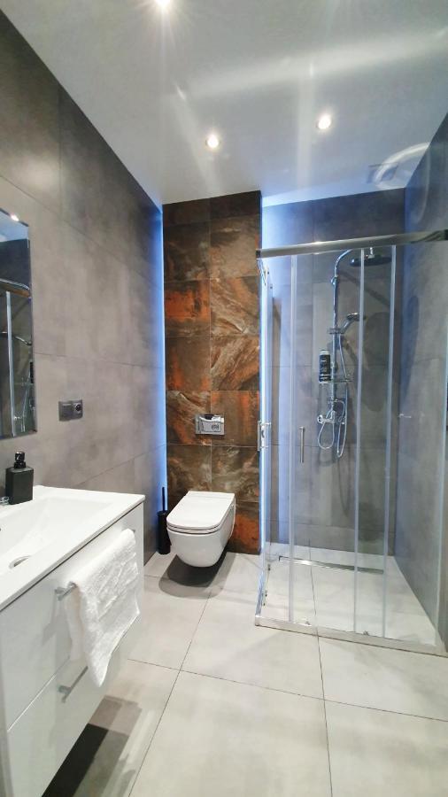 קטוביץ Modern Apartment In The City Center מראה חיצוני תמונה