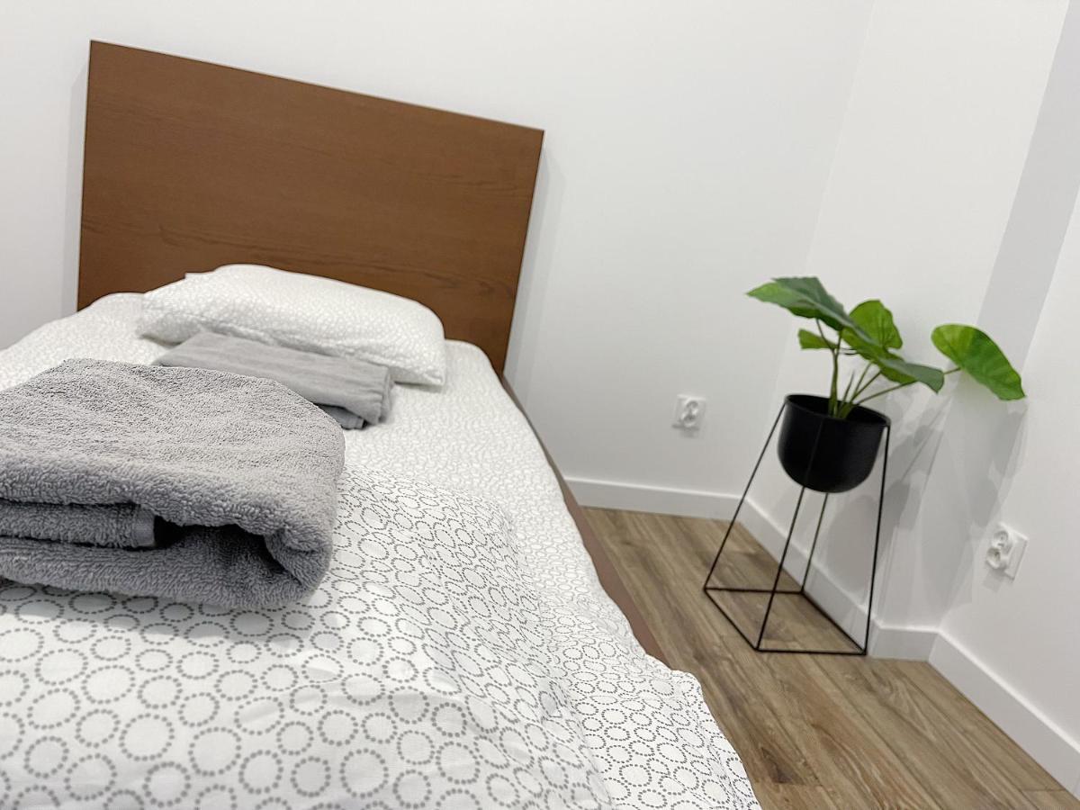 קטוביץ Modern Apartment In The City Center מראה חיצוני תמונה