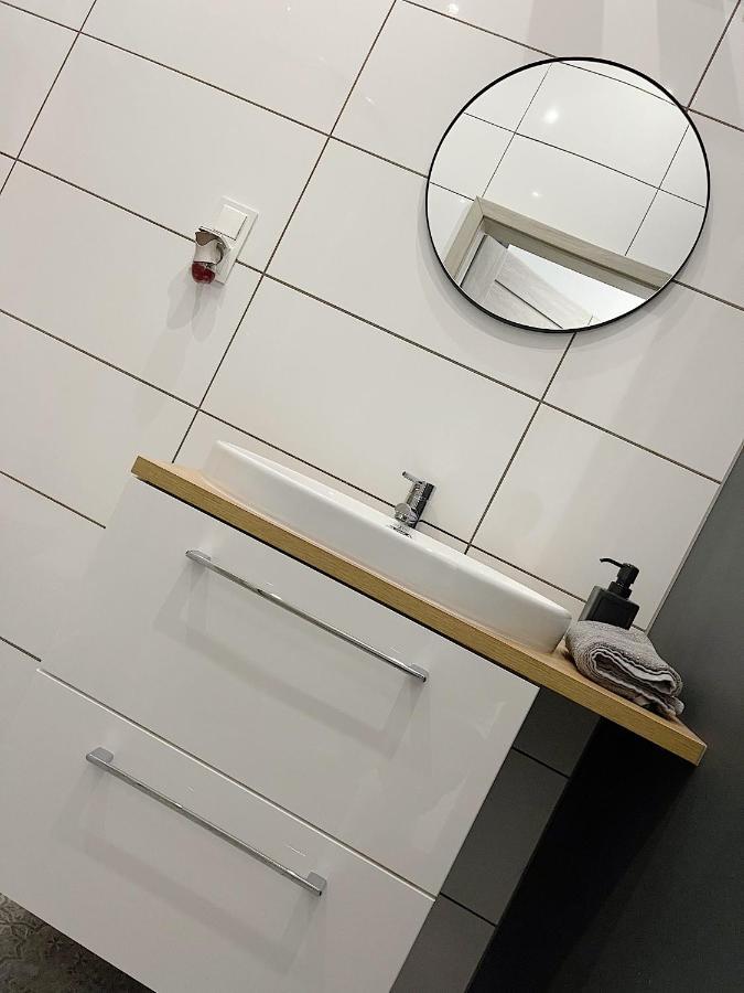קטוביץ Modern Apartment In The City Center מראה חיצוני תמונה